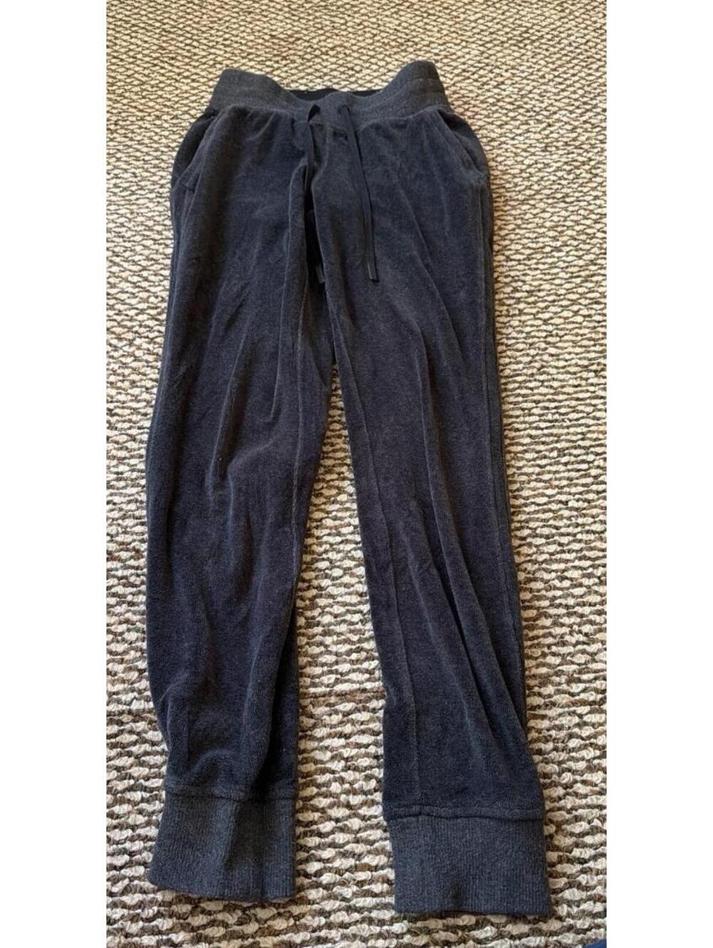 Lululemon Ready to Crush High-Rise Velour Jogger *Full Length Grey Size 2
